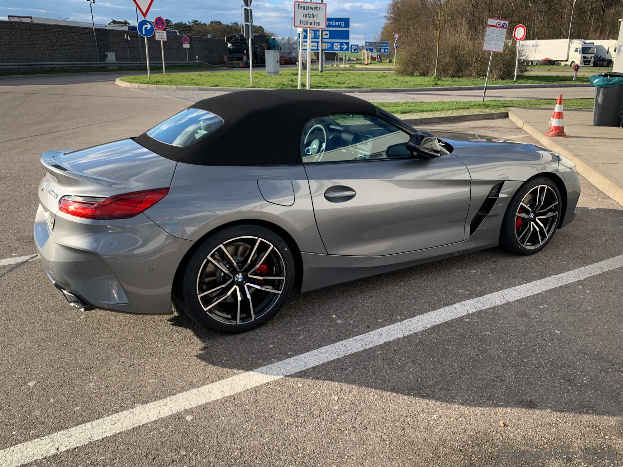 BMW G29 Z4 Skyscraper M40i Autobahn.jpeg