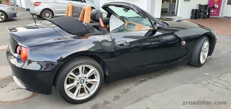 BMW Z4 E85_2-2-L_BJ-2004_c.jpg