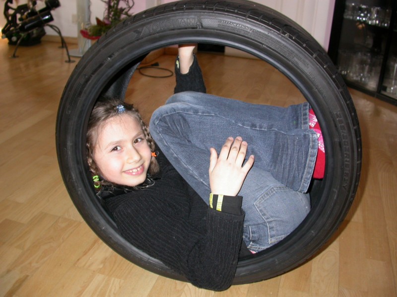 das ist ein 265/30/19er Yoko AVS Sport mit füllung !!!