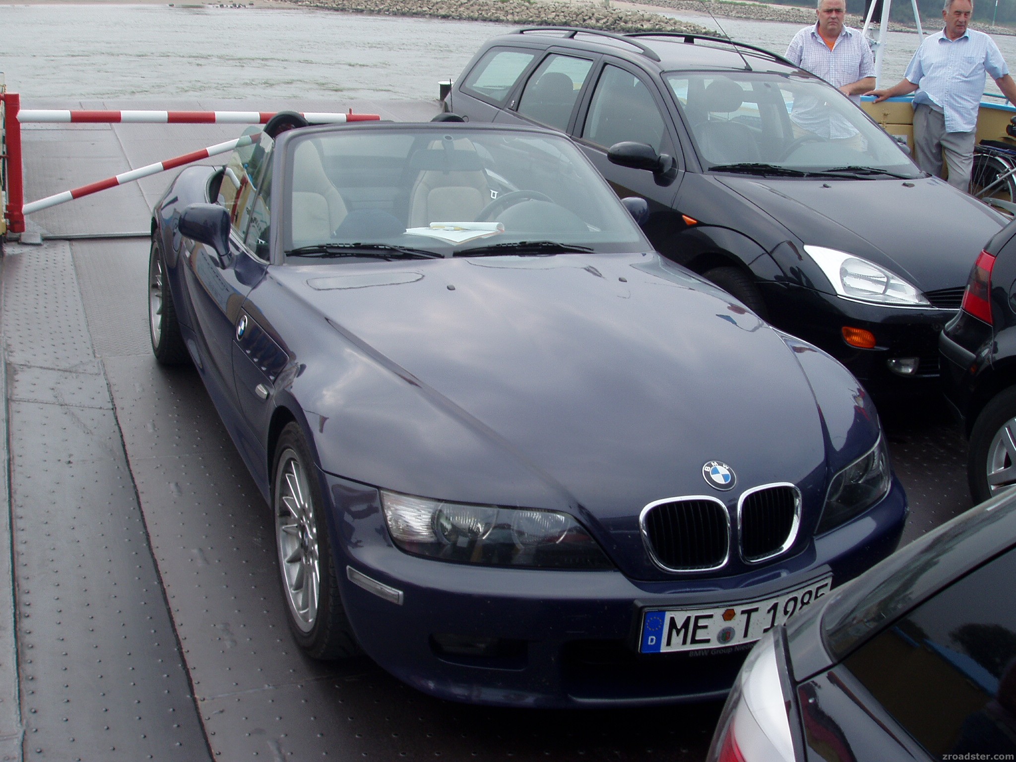 Ein schwimmendes Auto