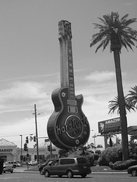 Hard_Rock_Cafe_Guitar_Las_Vegas