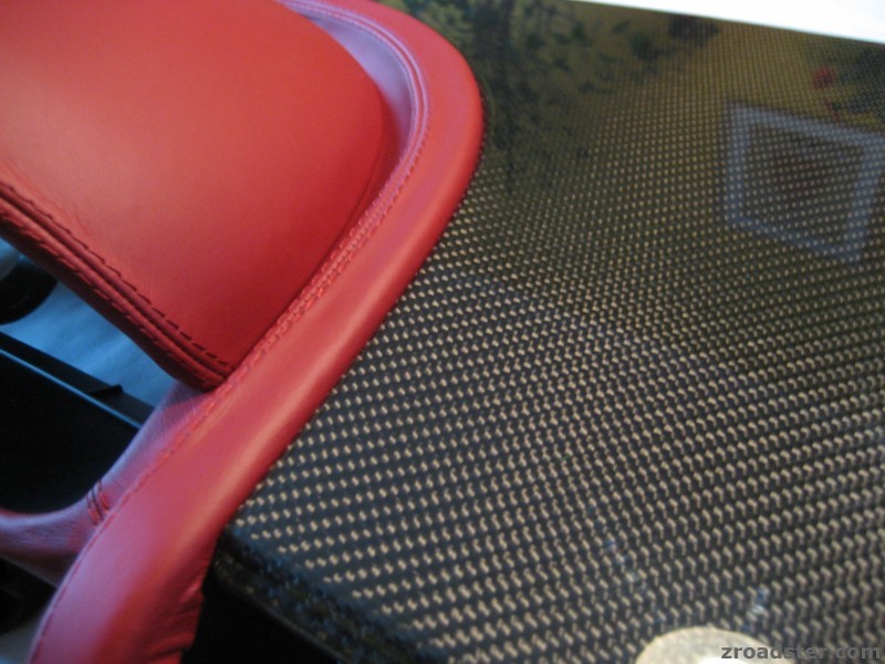 im Detail, Carbon  und Leder mit Nähten