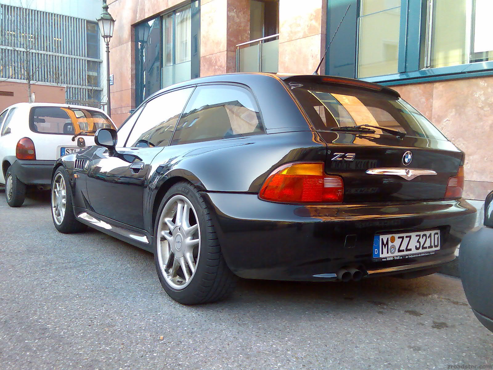 Mein ZX3QP dank B6 + H&R-Federn ;-))...das muss sich noch setzen....