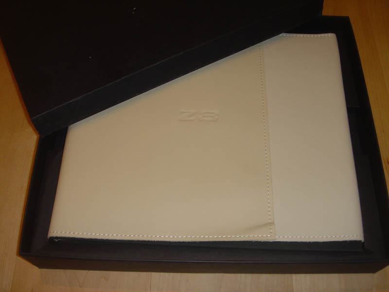 mitgeliefertes Z8 Buch