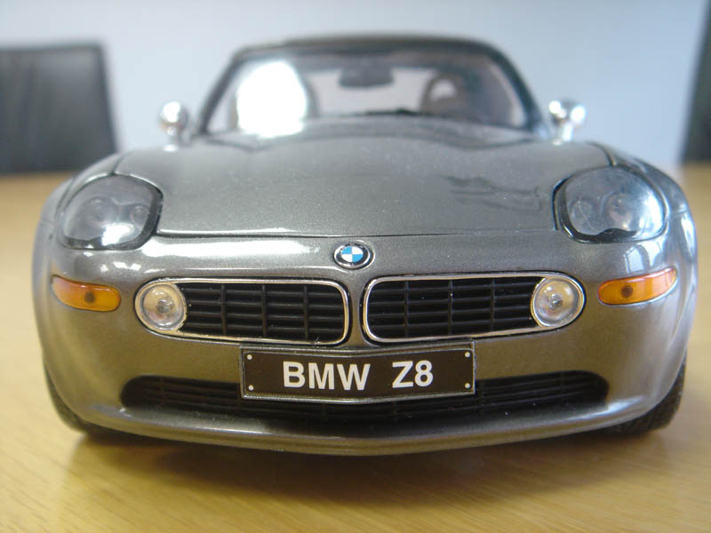 mitgeliefertes Z8 Modell