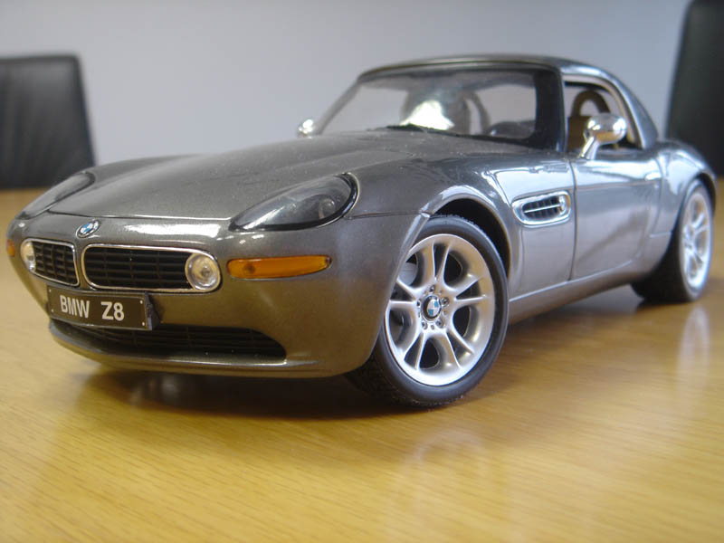 mitgeliefertes Z8 Modell