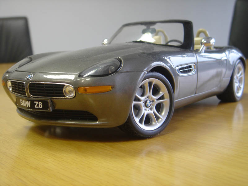 mitgeliefertes Z8 Modell