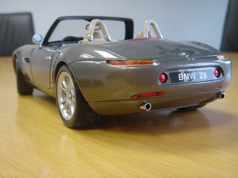 mitgeliefertes Z8 Modell