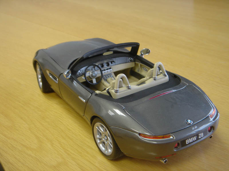 mitgeliefertes Z8 Modell