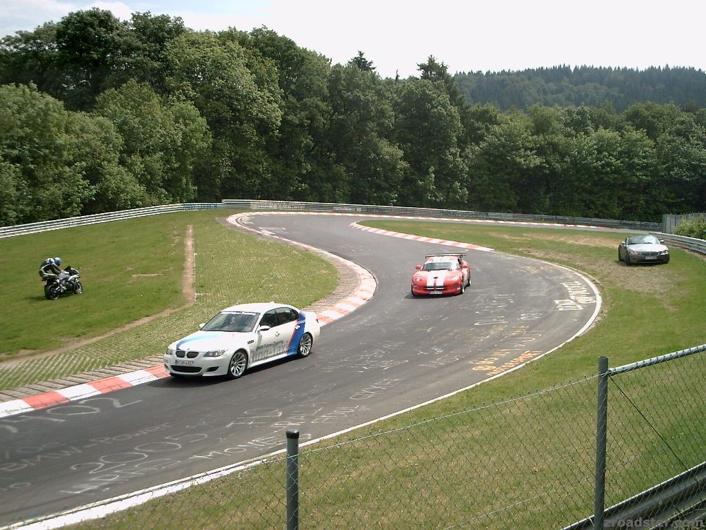 S3Raser parkt im Adenauer Forst
