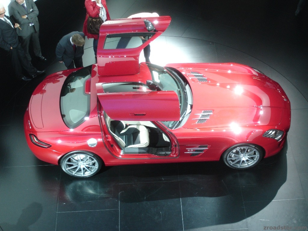 SLS mit geöffneten Türen