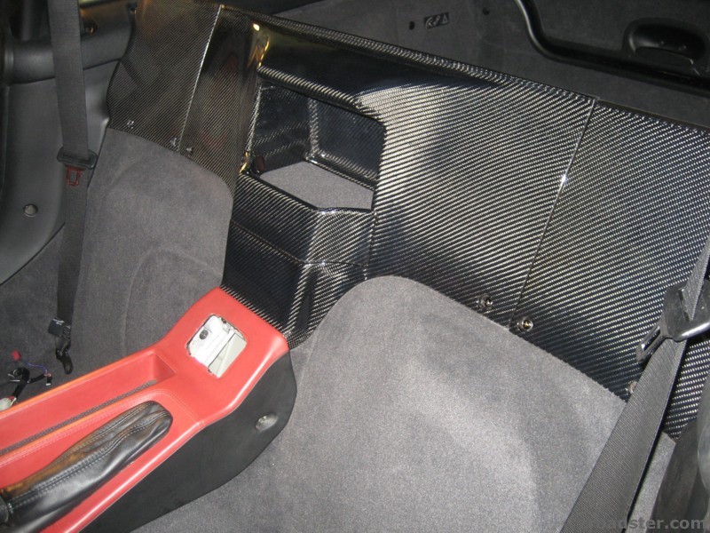 Verkleidung hinter den Sitzen in Carbon