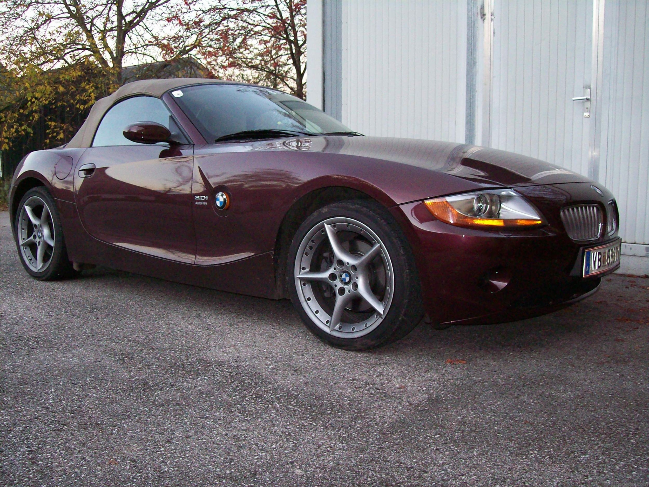 Vor der Firma, hatte grade Zeit und die Cam dabei ;-)