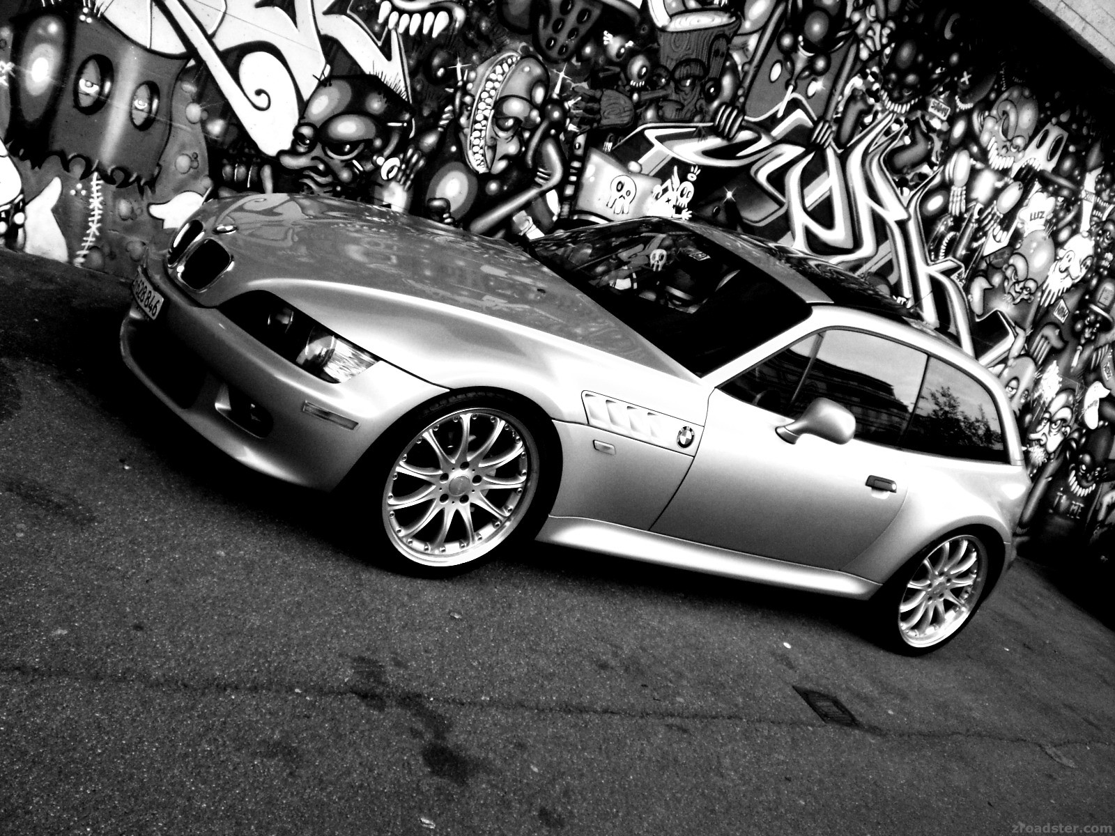 Z3 Coupe vs. Graffiti