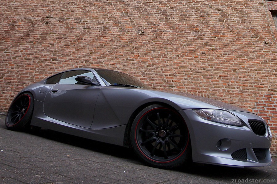 Z4 Coupe 3.0si fotografiert an einem Kloster