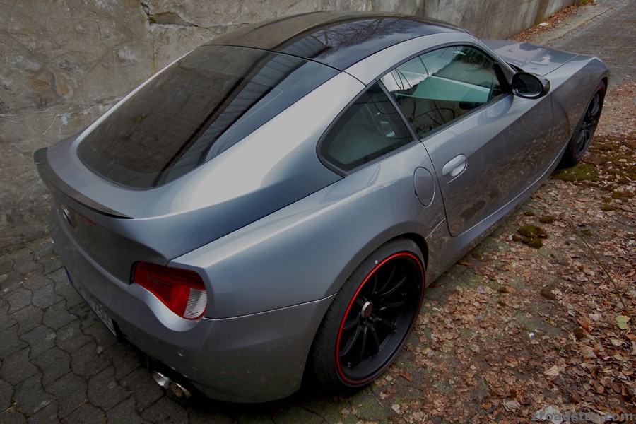Z4 Coupe 3.0si in einer einfahrt vom Dach fotografiert