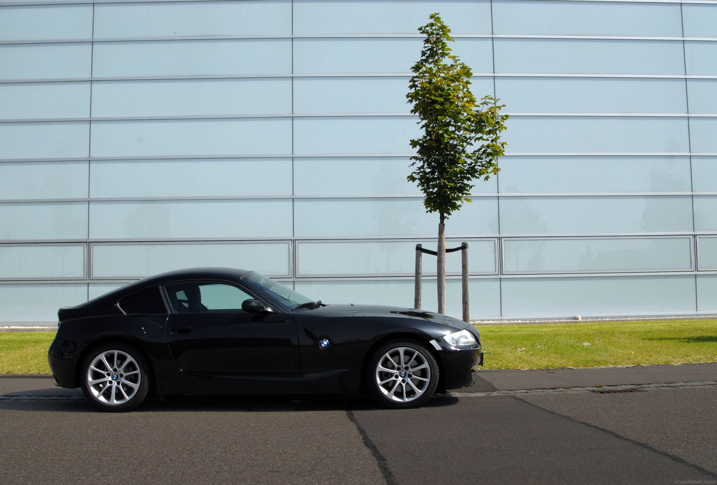 Z4 Coupe schwarz Parkplatz