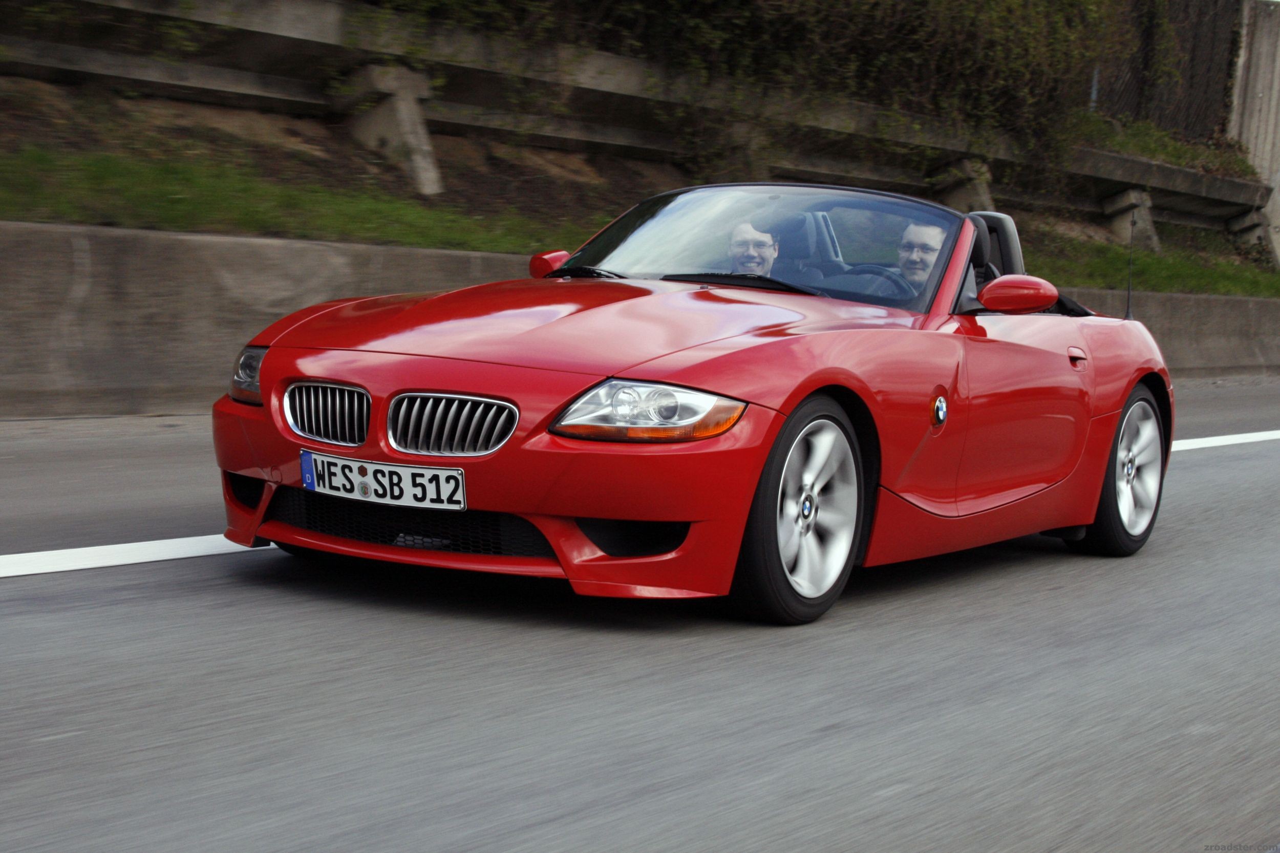 Z4 Folierung in Rot mit M-Haube und M-Front