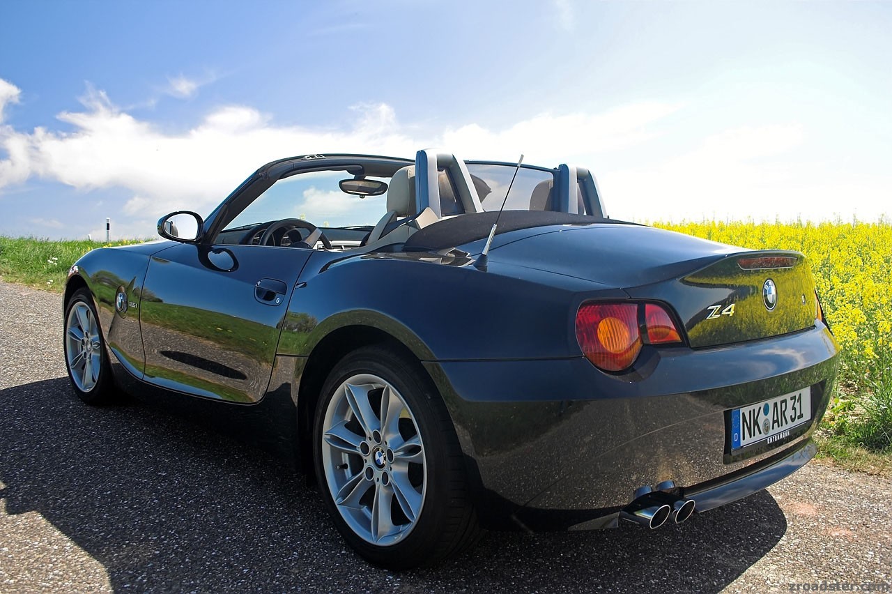 Z4 im Feld - Schräg hinten