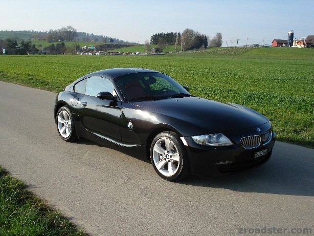 Z4 QP, schwarz mit rotem Leder (1)