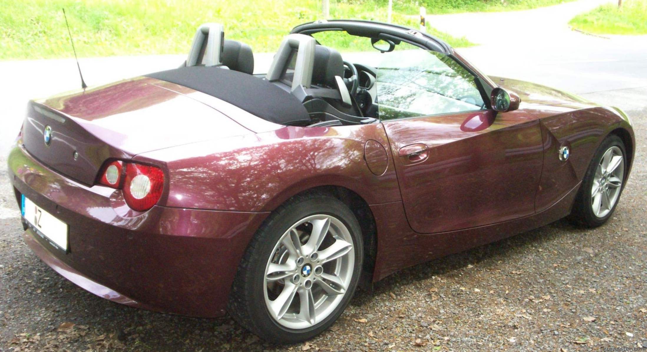 Z4 Roadster 2.2 offen am Wegesrand