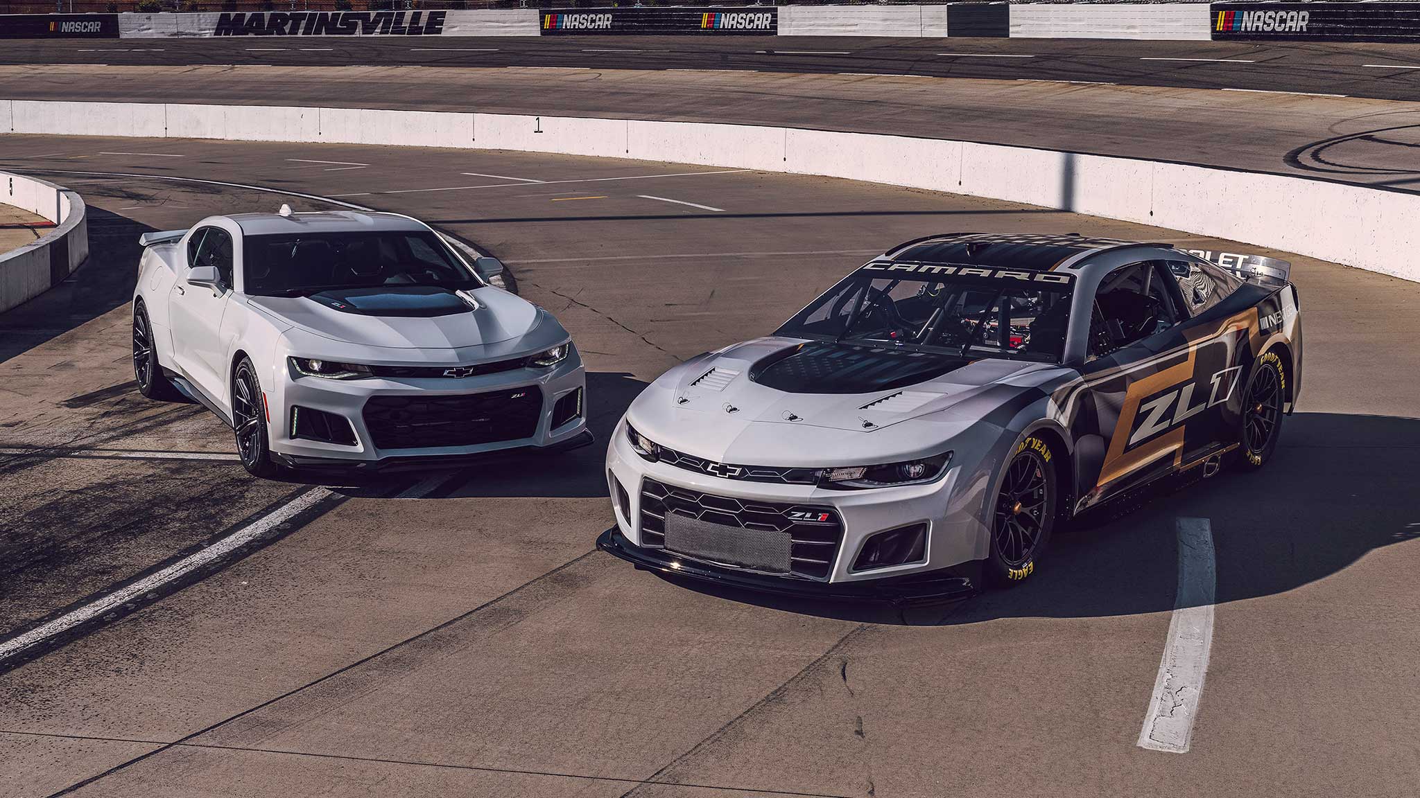 www.motortrend.com