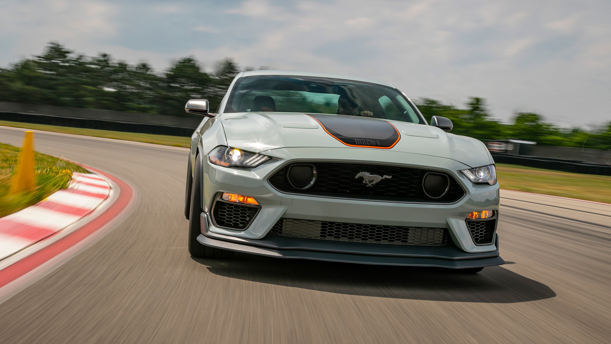 www.motortrend.com