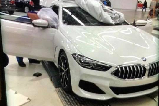2018-BMW-8er-G15-Coupe-Leak-03.jpg