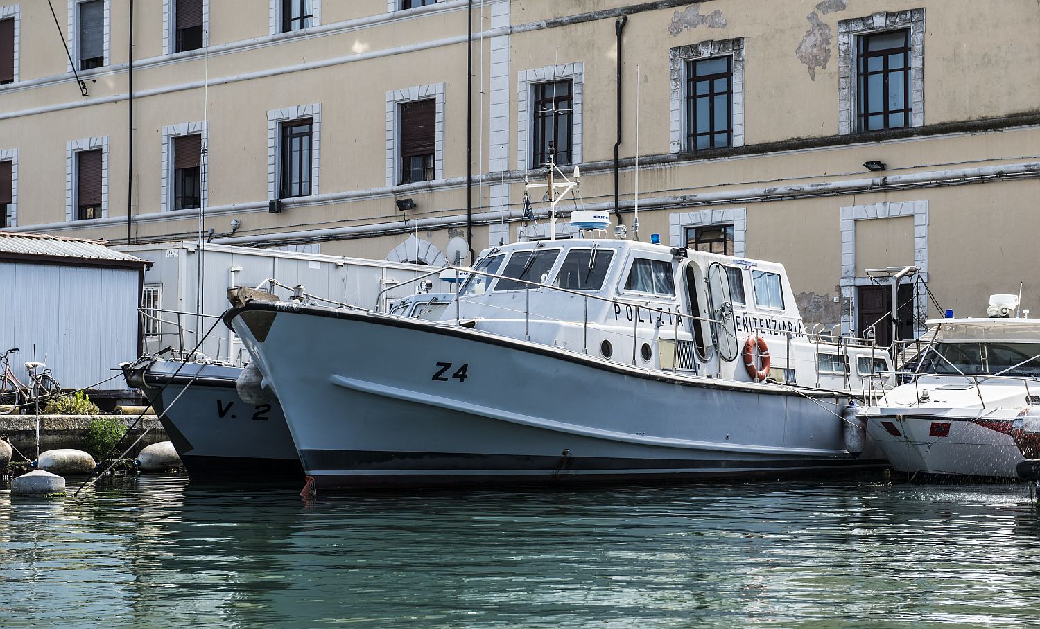 z4boat.jpg