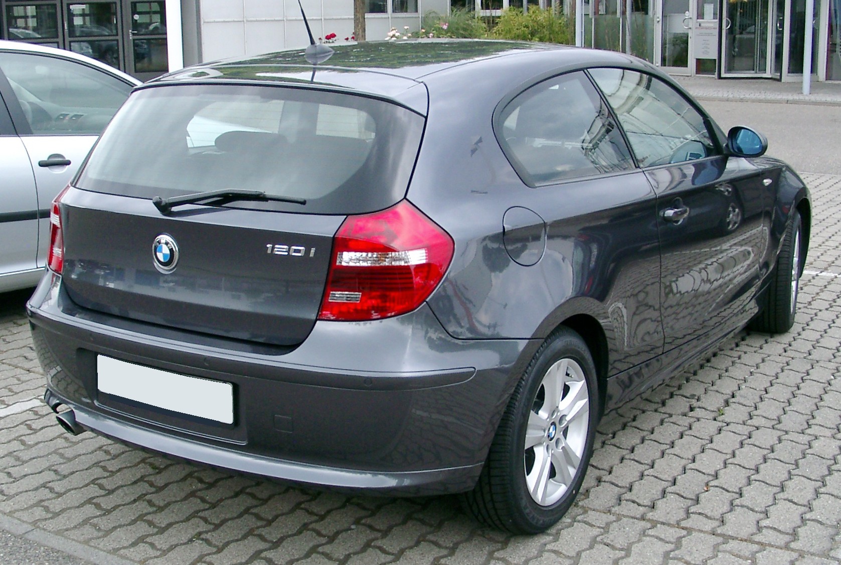 BMW_E87_rear_20080524.jpg