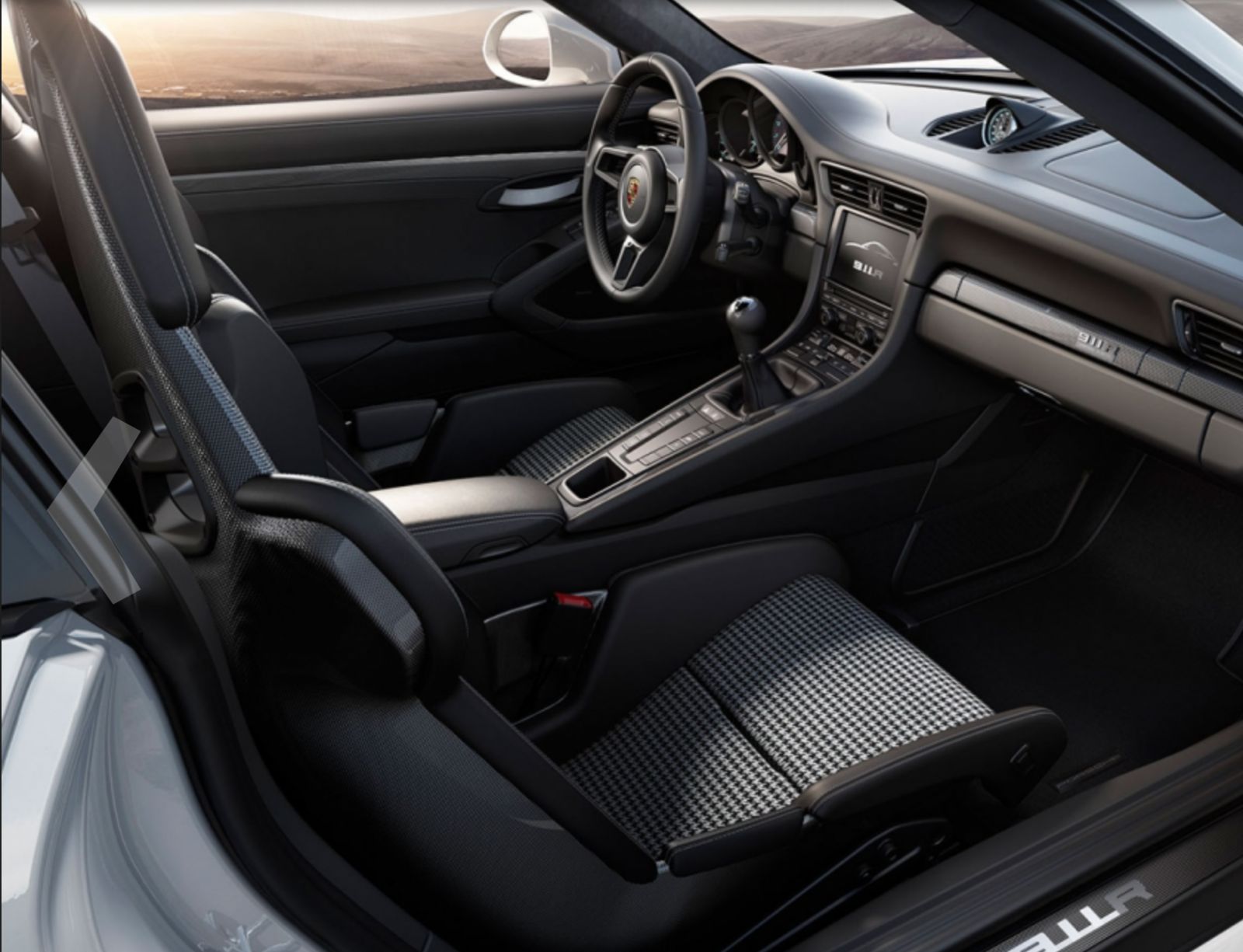 2016.2.29-Porsche-911-R-2.jpg