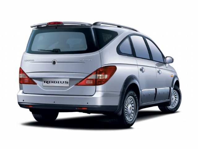ssangyong_rodius_ar.jpg