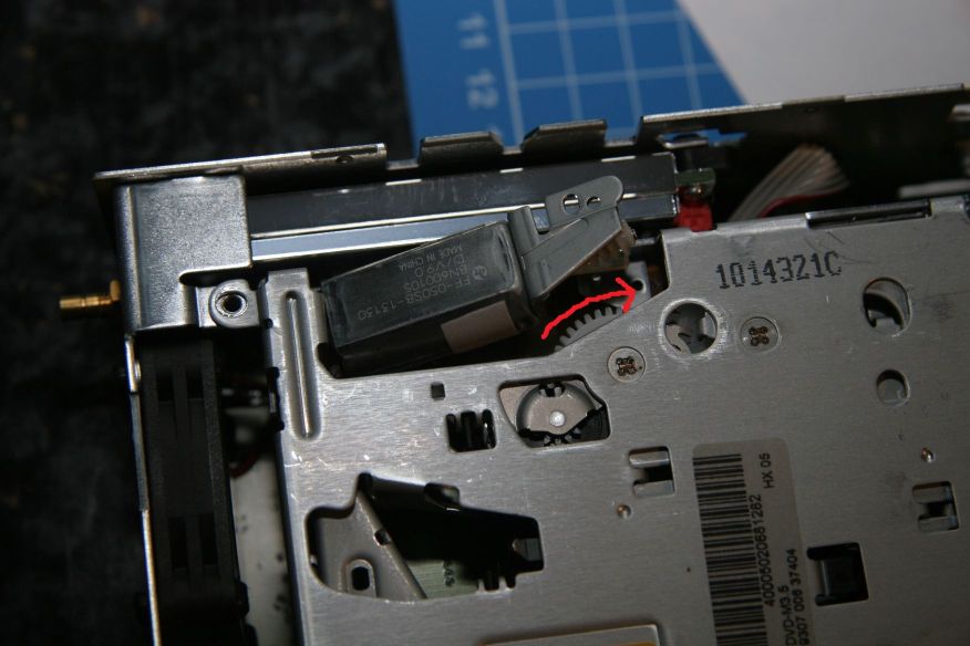 BMW_Navi_High_Motor_mit_Zahnrad.jpg