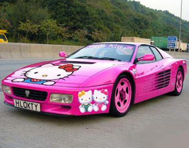 hello-kitty-ferrari_testa_rossa.jpg