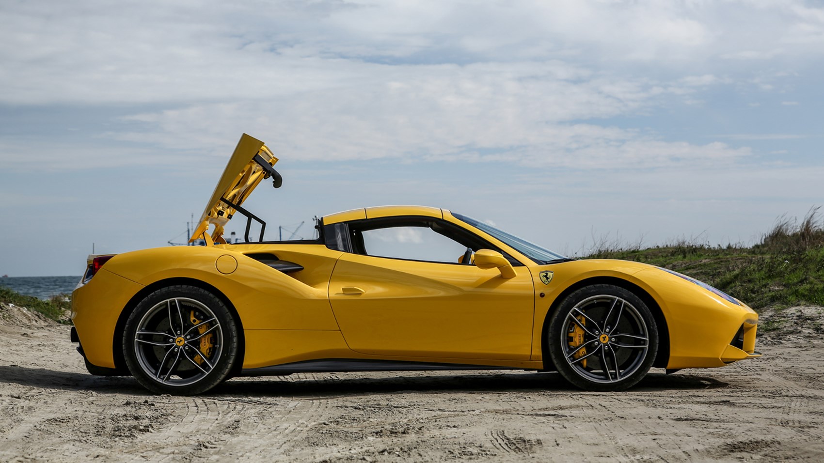 Ferrari-488-Spider-05.jpg