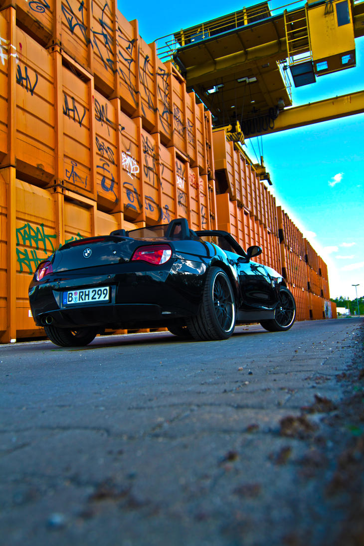 bmw_z4_trainyard_by_gurujenzen-d3ff603.jpg