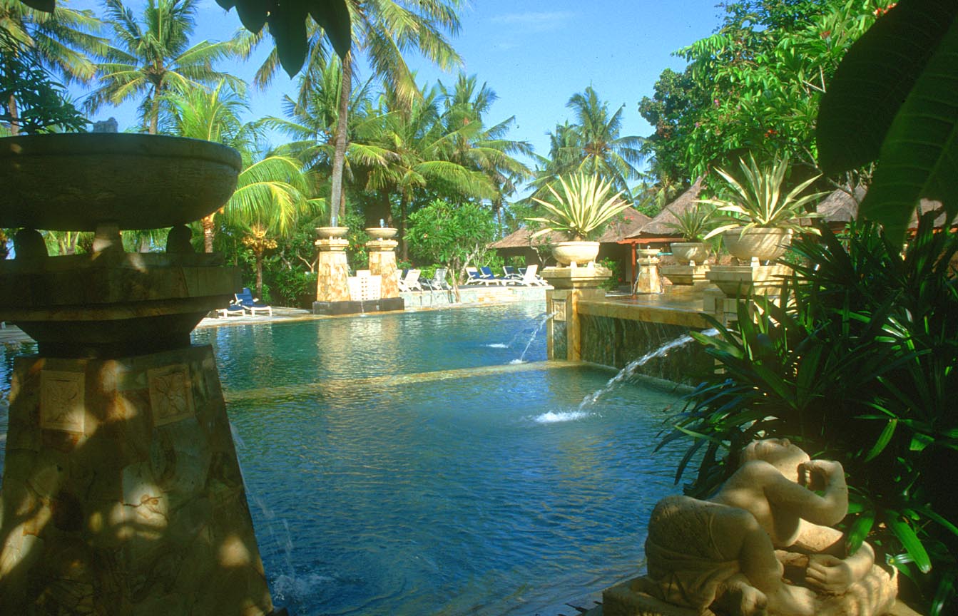DPS%20Bali%20Kuta%20Legian%20Beach%20Hotel%20Pool%20b.jpg