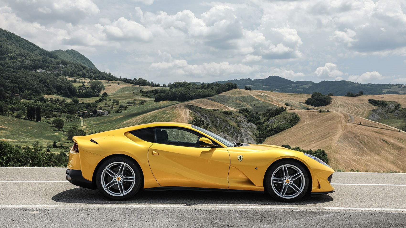 Ferrari-812-Superfast-04.jpg