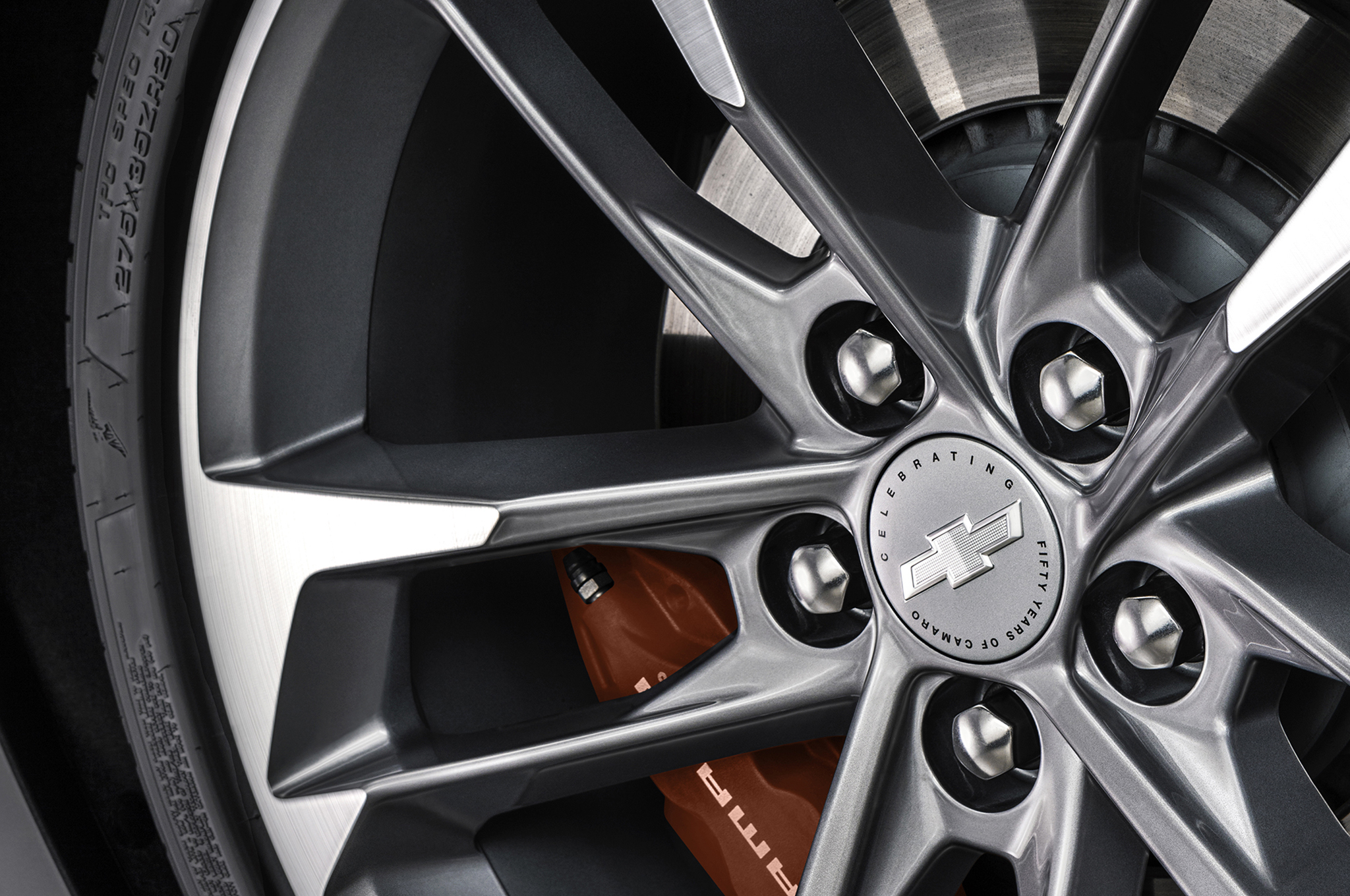 2017-Chevrolet-Camaro-50th-Anniversary-wheel.jpg