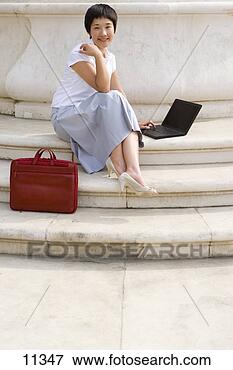 young-woman-briefcase_~11347.jpg