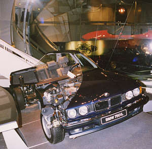 bmw_750il_e32_museum-10c.jpg
