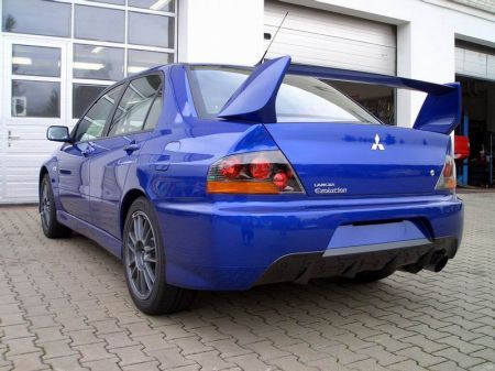 Mitsubishi-Lancer_Evo_9_S1.jpg