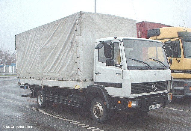 MG002-Mercedes-814-Pritschen-Lkw-grauweiss.jpg